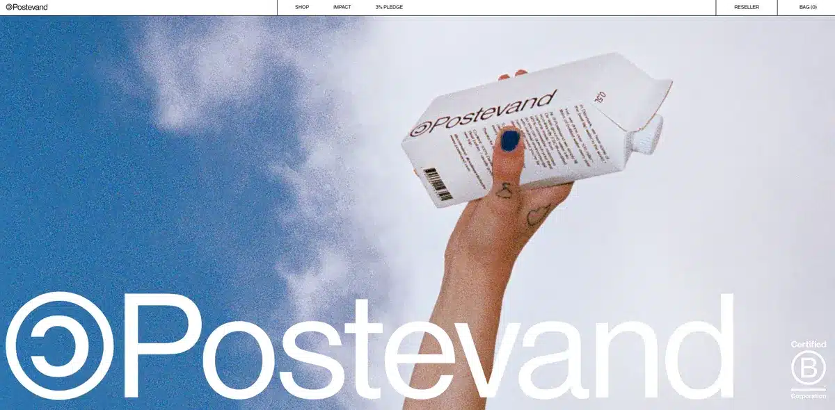 Postevand's website showing their white water carton being held by a hand with blue nail polish